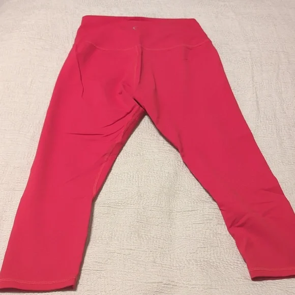 Red Zyia Cropped Leggings - Picture 2 of 4